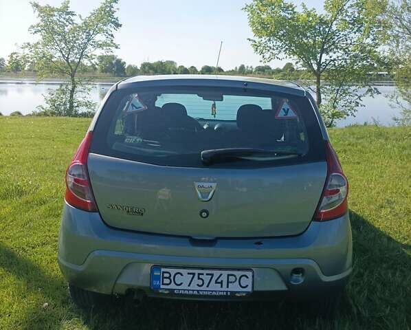Серый Дачия Сандеро, объемом двигателя 1.2 л и пробегом 182 тыс. км за 3800 $, фото 3 на Automoto.ua