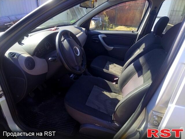 Серый Дачия Сандеро, объемом двигателя 1.1 л и пробегом 270 тыс. км за 3700 $, фото 1 на Automoto.ua