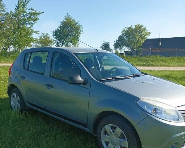 Серый Дачия Сандеро, объемом двигателя 1.2 л и пробегом 182 тыс. км за 3800 $, фото 2 на Automoto.ua