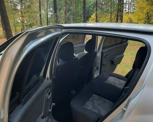 Серый Дачия Сандеро, объемом двигателя 1.2 л и пробегом 98 тыс. км за 5600 $, фото 7 на Automoto.ua