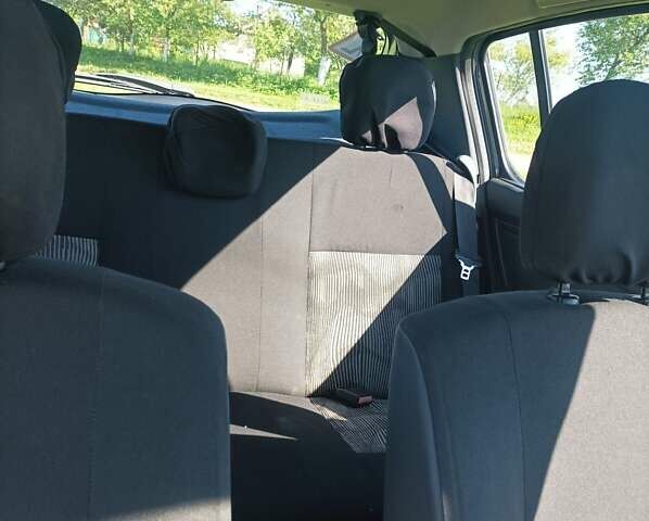 Серый Дачия Сандеро, объемом двигателя 1.2 л и пробегом 182 тыс. км за 3800 $, фото 12 на Automoto.ua