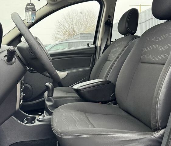 Серый Дачия Сандеро, объемом двигателя 1.6 л и пробегом 227 тыс. км за 7200 $, фото 10 на Automoto.ua