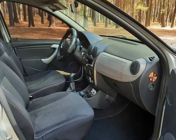 Серый Дачия Сандеро, объемом двигателя 1.2 л и пробегом 98 тыс. км за 5600 $, фото 14 на Automoto.ua