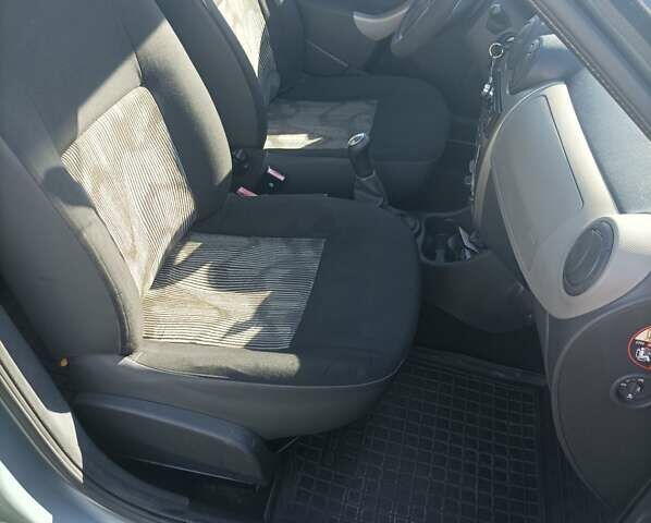 Серый Дачия Сандеро, объемом двигателя 1.2 л и пробегом 182 тыс. км за 3800 $, фото 11 на Automoto.ua