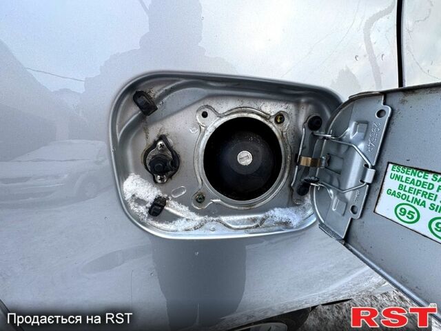 Сірий Дачія Sandero, об'ємом двигуна 1.4 л та пробігом 185 тис. км за 4999 $, фото 10 на Automoto.ua