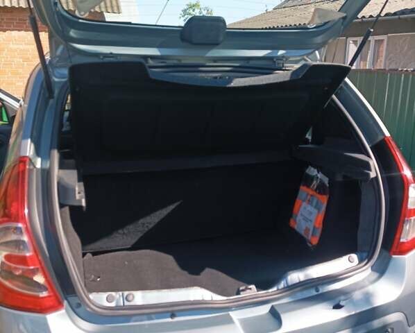 Серый Дачия Сандеро, объемом двигателя 1.2 л и пробегом 182 тыс. км за 3800 $, фото 5 на Automoto.ua