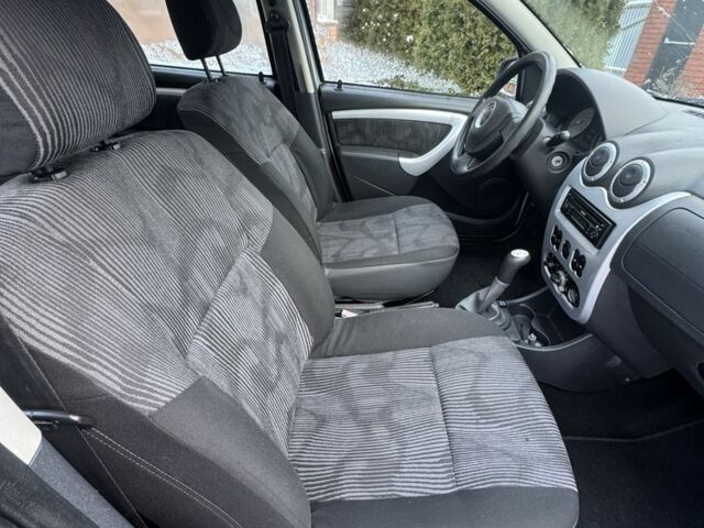 Сірий Дачія Sandero, об'ємом двигуна 1.4 л та пробігом 185 тис. км за 4999 $, фото 18 на Automoto.ua