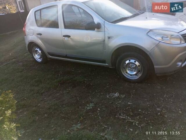 Сірий Дачія Sandero, об'ємом двигуна 1.39 л та пробігом 200 тис. км за 3300 $, фото 2 на Automoto.ua