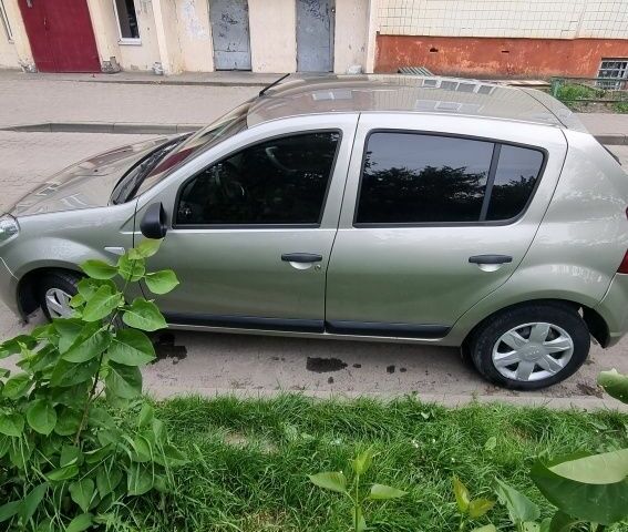Сірий Дачія Sandero, об'ємом двигуна 1.4 л та пробігом 251 тис. км за 4300 $, фото 3 на Automoto.ua