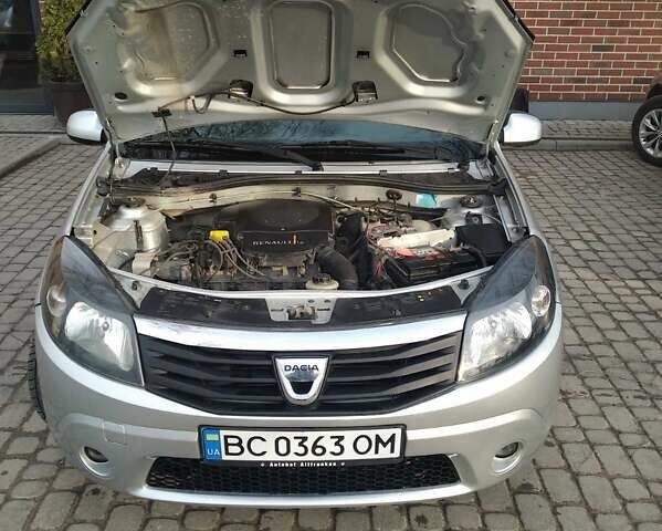 Серый Дачия Сандеро, объемом двигателя 1.4 л и пробегом 160 тыс. км за 5500 $, фото 3 на Automoto.ua