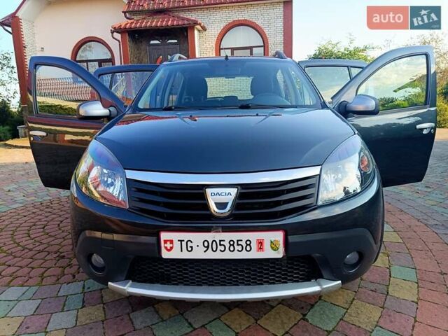 Сірий Дачія Sandero, об'ємом двигуна 1.6 л та пробігом 110 тис. км за 6990 $, фото 2 на Automoto.ua