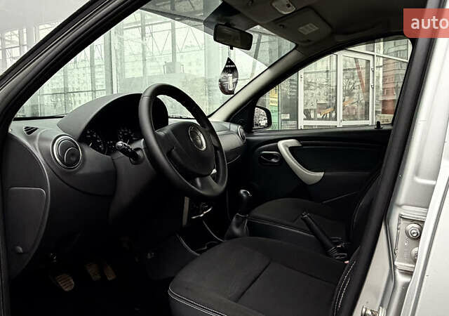 Серый Дачия Сандеро, объемом двигателя 1.46 л и пробегом 141 тыс. км за 5800 $, фото 24 на Automoto.ua