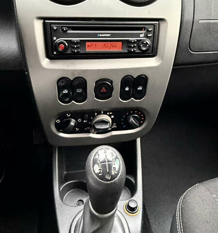 Серый Дачия Сандеро, объемом двигателя 1.46 л и пробегом 141 тыс. км за 5800 $, фото 29 на Automoto.ua