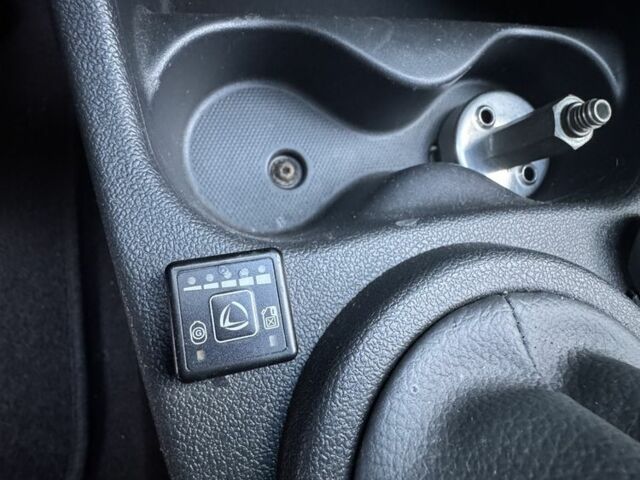 Сірий Дачія Sandero, об'ємом двигуна 1.4 л та пробігом 185 тис. км за 4999 $, фото 14 на Automoto.ua