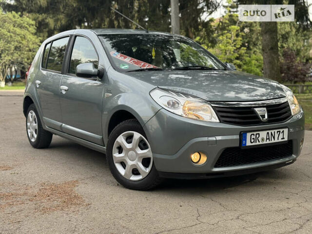 Сірий Дачія Sandero, об'ємом двигуна 1.6 л та пробігом 112 тис. км за 5650 $, фото 2 на Automoto.ua