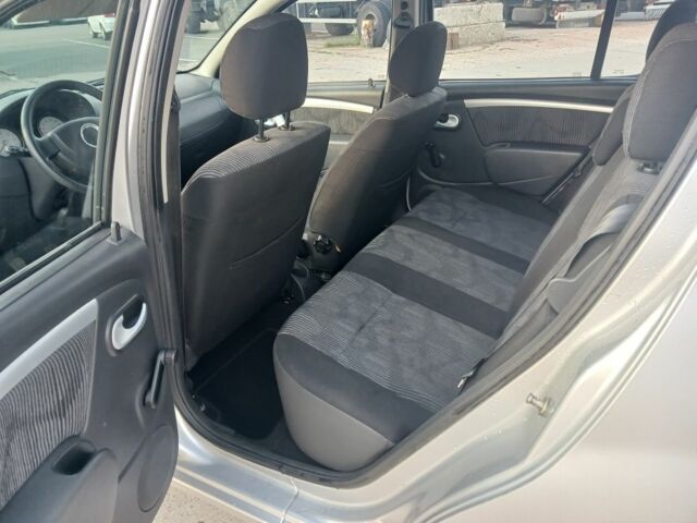 Серый Дачия Сандеро, объемом двигателя 1.4 л и пробегом 185 тыс. км за 5100 $, фото 5 на Automoto.ua