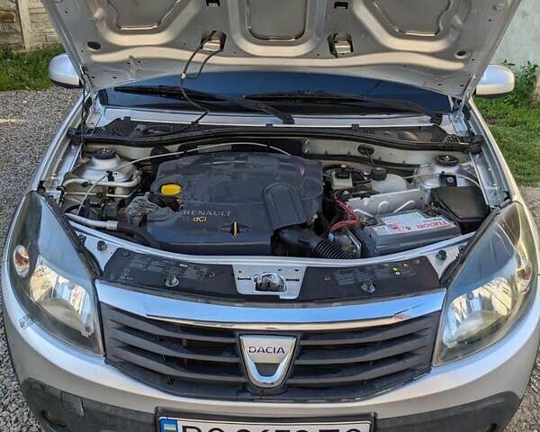 Серый Дачия Сандеро, объемом двигателя 1.46 л и пробегом 268 тыс. км за 5899 $, фото 2 на Automoto.ua