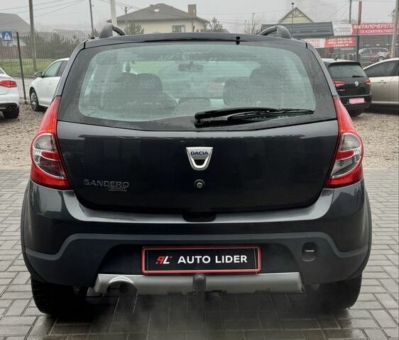 Серый Дачия Сандеро, объемом двигателя 1.6 л и пробегом 227 тыс. км за 7200 $, фото 4 на Automoto.ua