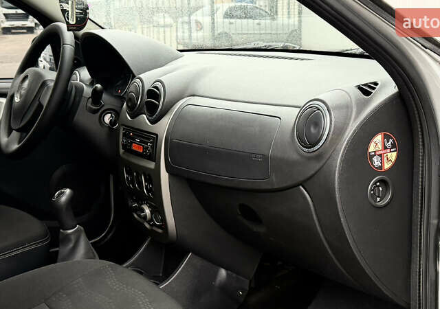 Серый Дачия Сандеро, объемом двигателя 1.46 л и пробегом 141 тыс. км за 5800 $, фото 19 на Automoto.ua