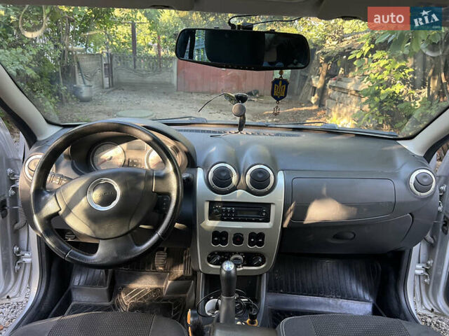 Сірий Дачія Sandero, об'ємом двигуна 1.15 л та пробігом 171 тис. км за 3700 $, фото 5 на Automoto.ua