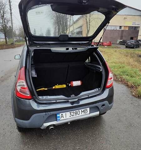 Сірий Дачія Sandero, об'ємом двигуна 1.6 л та пробігом 300 тис. км за 5500 $, фото 17 на Automoto.ua