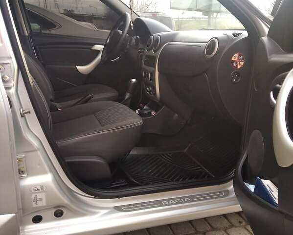 Сірий Дачія Sandero, об'ємом двигуна 1.4 л та пробігом 160 тис. км за 5500 $, фото 7 на Automoto.ua