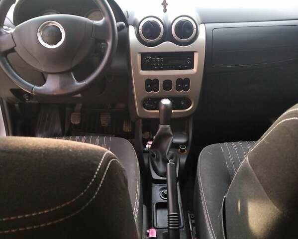 Серый Дачия Сандеро, объемом двигателя 1.4 л и пробегом 160 тыс. км за 5500 $, фото 8 на Automoto.ua