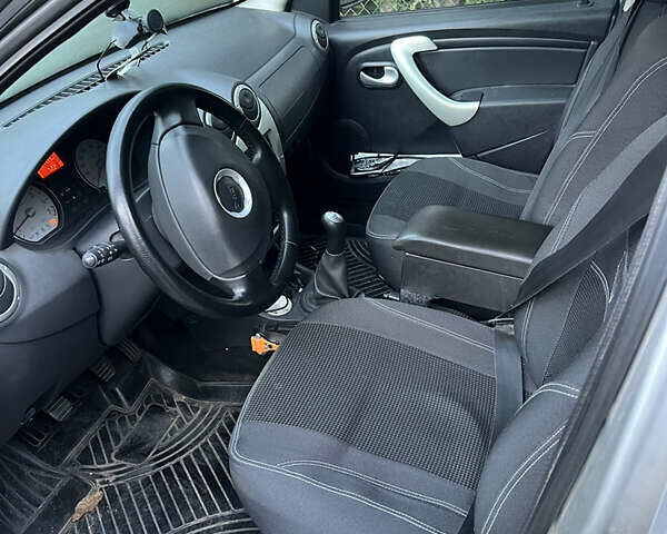 Сірий Дачія Sandero, об'ємом двигуна 1.15 л та пробігом 171 тис. км за 3700 $, фото 7 на Automoto.ua