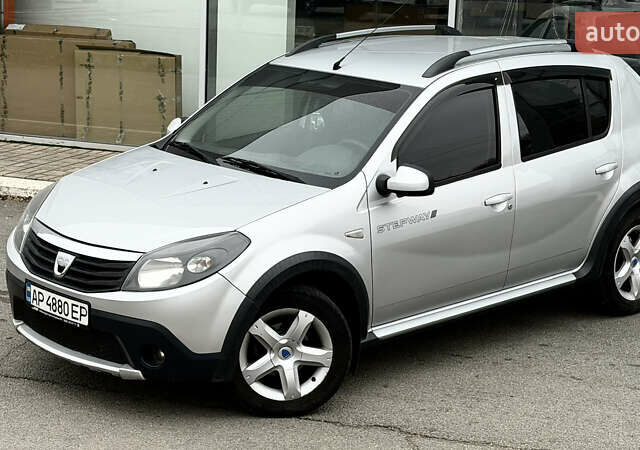 Серый Дачия Сандеро, объемом двигателя 1.46 л и пробегом 141 тыс. км за 5800 $, фото 2 на Automoto.ua