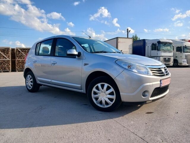 Серый Дачия Сандеро, объемом двигателя 1.4 л и пробегом 185 тыс. км за 5100 $, фото 3 на Automoto.ua