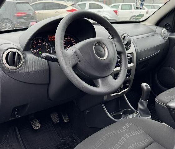 Серый Дачия Сандеро, объемом двигателя 1.6 л и пробегом 227 тыс. км за 7200 $, фото 11 на Automoto.ua