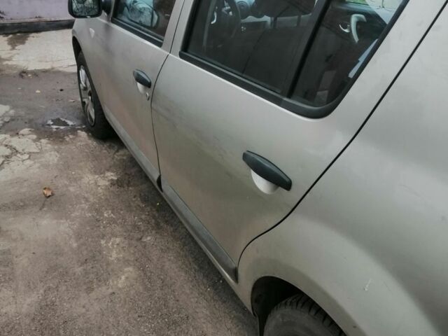 Серый Дачия Сандеро, объемом двигателя 1.5 л и пробегом 248 тыс. км за 4500 $, фото 1 на Automoto.ua