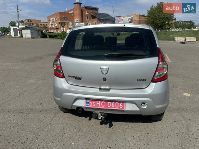 Серый Дачия Сандеро, объемом двигателя 1.6 л и пробегом 170 тыс. км за 5600 $, фото 13 на Automoto.ua