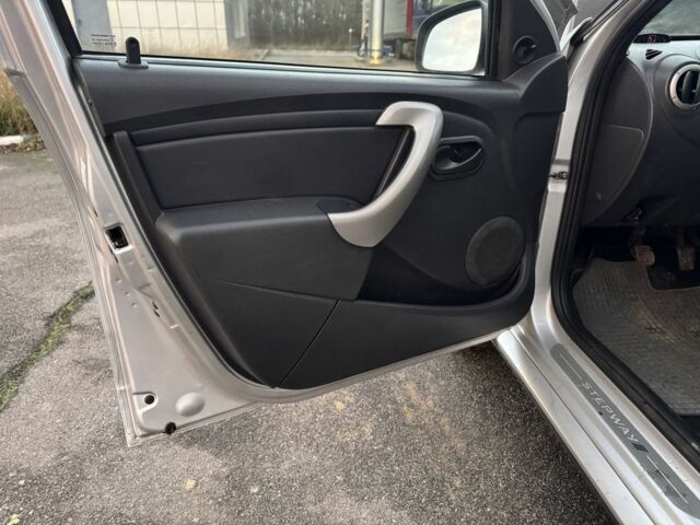 Серый Дачия Сандеро, объемом двигателя 1.6 л и пробегом 199 тыс. км за 6999 $, фото 5 на Automoto.ua