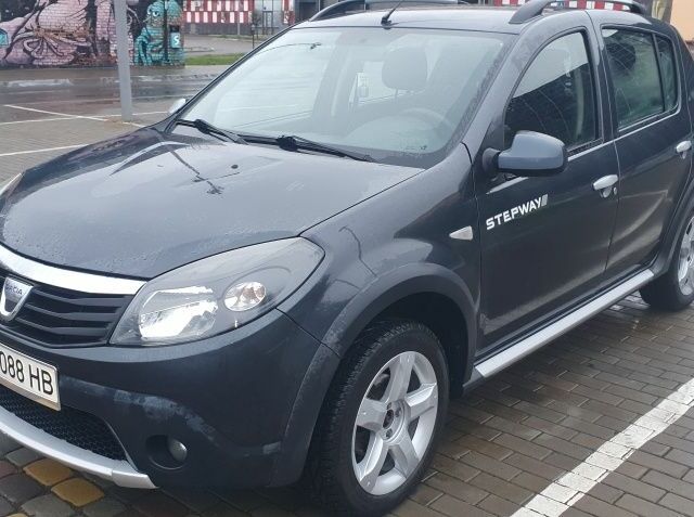 Серый Дачия Сандеро, объемом двигателя 1.6 л и пробегом 188 тыс. км за 6399 $, фото 1 на Automoto.ua