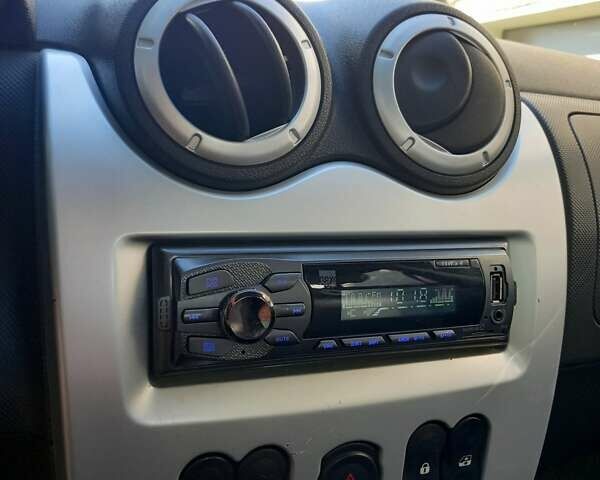 Серый Дачия Сандеро, объемом двигателя 1.5 л и пробегом 198 тыс. км за 5600 $, фото 16 на Automoto.ua