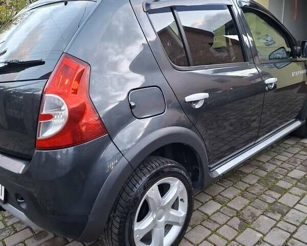 Серый Дачия Сандеро, объемом двигателя 1.6 л и пробегом 200 тыс. км за 6400 $, фото 2 на Automoto.ua