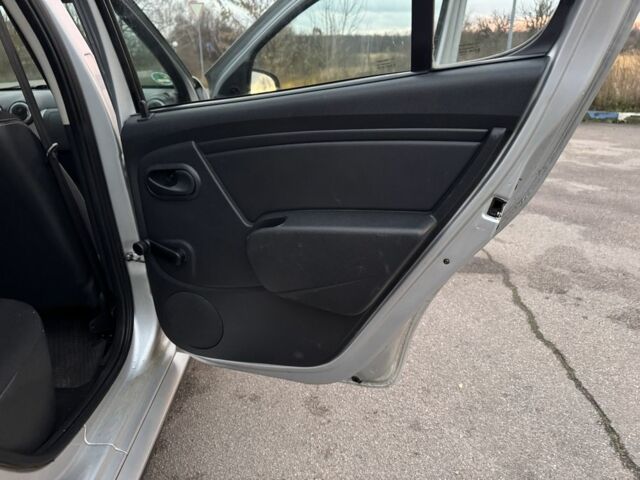 Серый Дачия Сандеро, объемом двигателя 1.6 л и пробегом 199 тыс. км за 6999 $, фото 9 на Automoto.ua