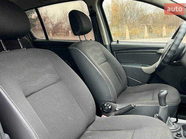 Серый Дачия Сандеро, объемом двигателя 1.6 л и пробегом 177 тыс. км за 7700 $, фото 16 на Automoto.ua