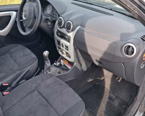 Сірий Дачія Sandero, об'ємом двигуна 1.6 л та пробігом 200 тис. км за 6200 $, фото 29 на Automoto.ua
