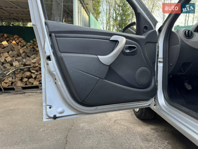 Серый Дачия Сандеро, объемом двигателя 1.15 л и пробегом 167 тыс. км за 5750 $, фото 13 на Automoto.ua