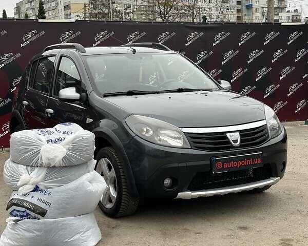 Серый Дачия Сандеро, объемом двигателя 1.6 л и пробегом 192 тыс. км за 6500 $, фото 1 на Automoto.ua