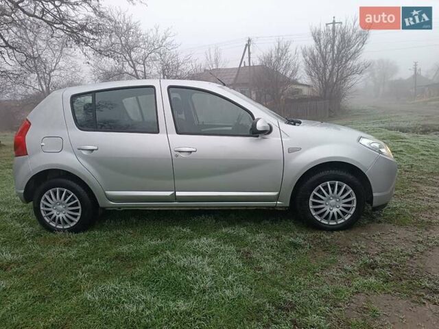 Серый Дачия Сандеро, объемом двигателя 1.2 л и пробегом 193 тыс. км за 5199 $, фото 3 на Automoto.ua