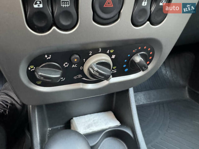 Серый Дачия Сандеро, объемом двигателя 1.15 л и пробегом 167 тыс. км за 5750 $, фото 22 на Automoto.ua