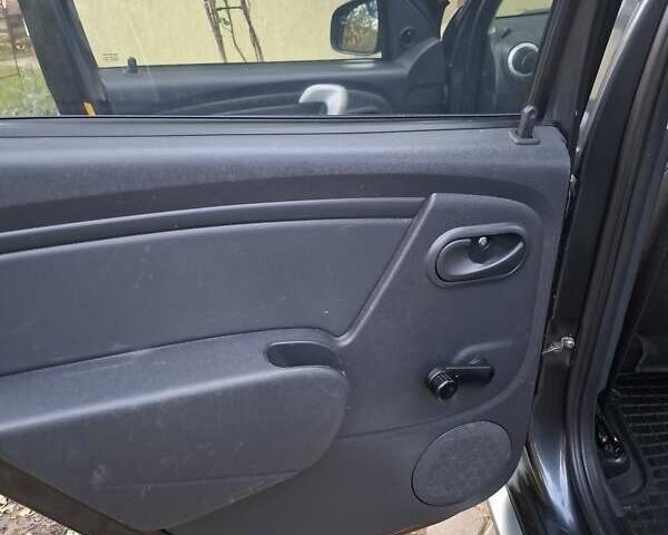 Серый Дачия Сандеро, объемом двигателя 1.6 л и пробегом 200 тыс. км за 6400 $, фото 19 на Automoto.ua