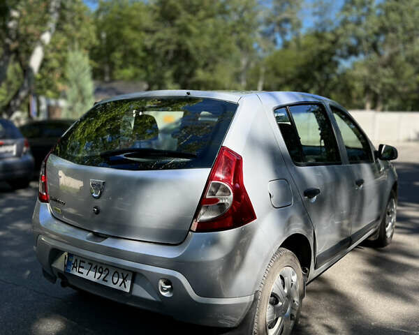 Серый Дачия Сандеро, объемом двигателя 1.15 л и пробегом 188 тыс. км за 3950 $, фото 3 на Automoto.ua