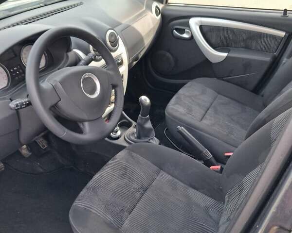 Сірий Дачія Sandero, об'ємом двигуна 1.6 л та пробігом 200 тис. км за 6200 $, фото 3 на Automoto.ua