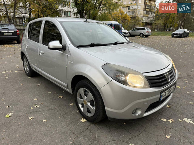 Сірий Дачія Sandero, об'ємом двигуна 1.2 л та пробігом 196 тис. км за 4400 $, фото 1 на Automoto.ua