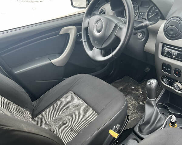 Серый Дачия Сандеро, объемом двигателя 1.6 л и пробегом 190 тыс. км за 5200 $, фото 4 на Automoto.ua