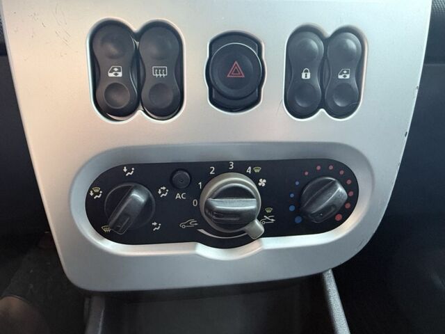 Сірий Дачія Sandero, об'ємом двигуна 1.5 л та пробігом 314 тис. км за 4500 $, фото 6 на Automoto.ua